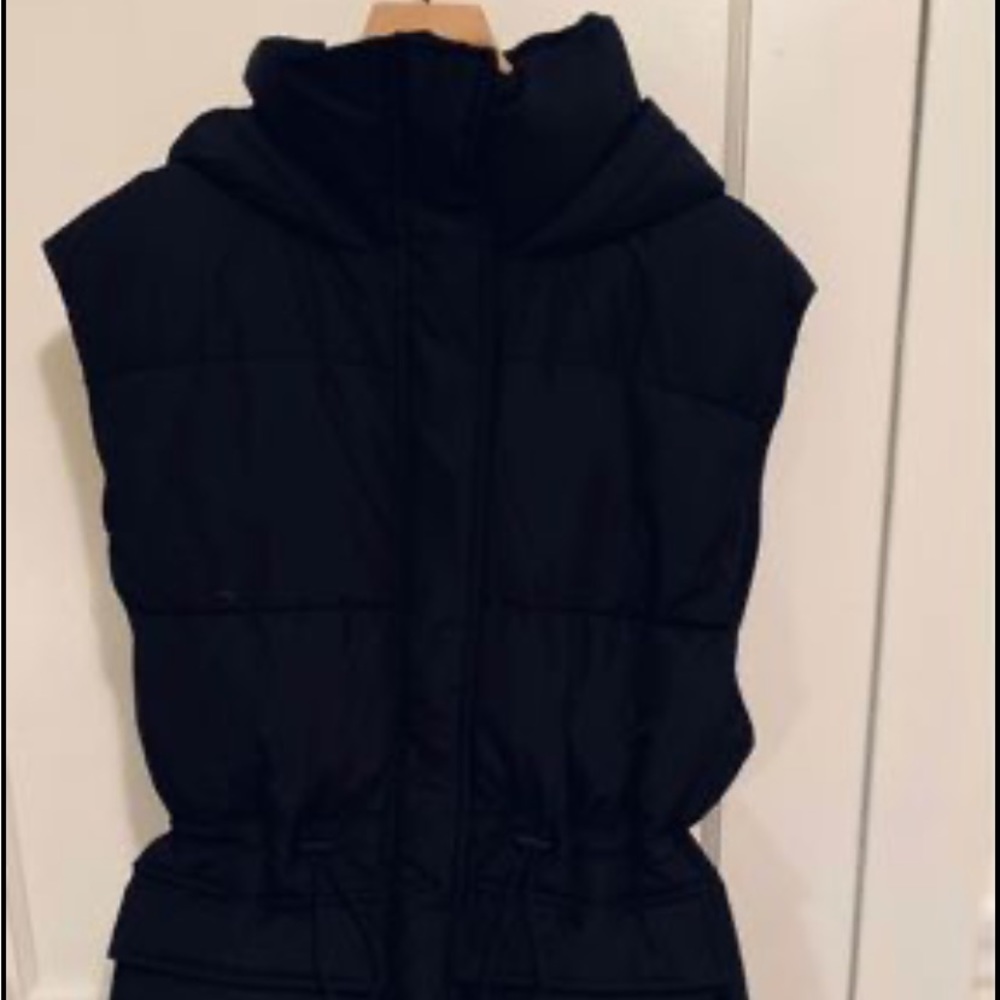 Beautiful Women’s Dark Navy Blue Puffer Vest Size S